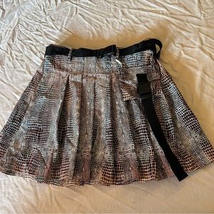 Snake/crocodile print pleaded belt with pouch skirt. Size 1. X.
